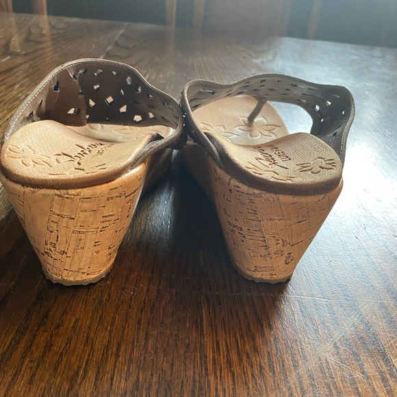 Skechers wedges. Size 8 EUC - Picture 2 of 3